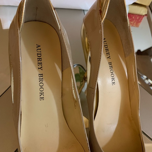 AUDREY BROOKE Gold and Tan pump Size 8 1/2 - Picture 8 of 10